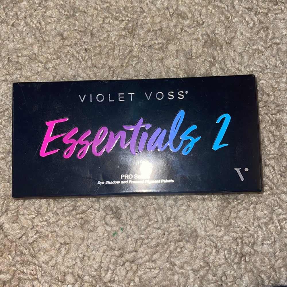 Violet Voss Essentials 2 eyeshadow palette